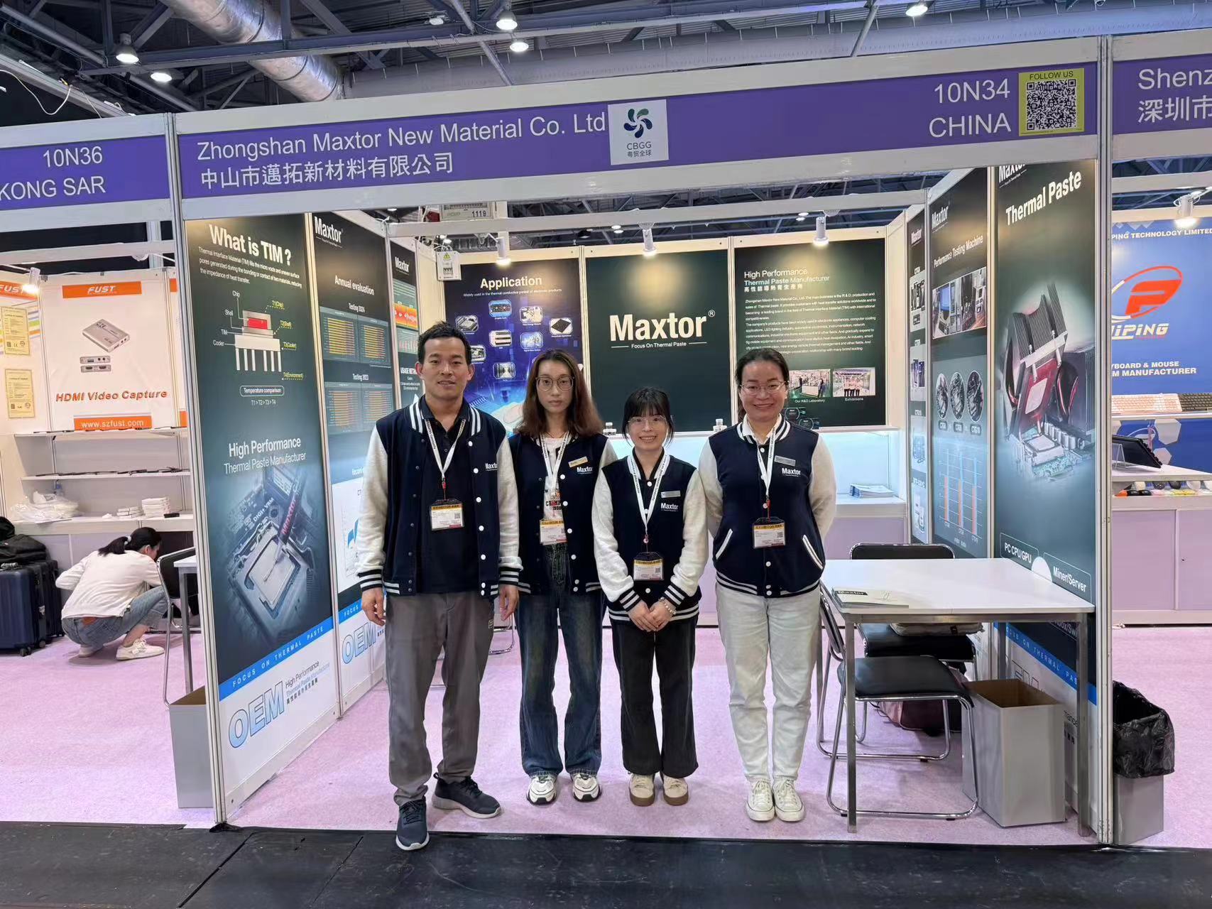 Maxtor team standing together at an electronics exhibition booth